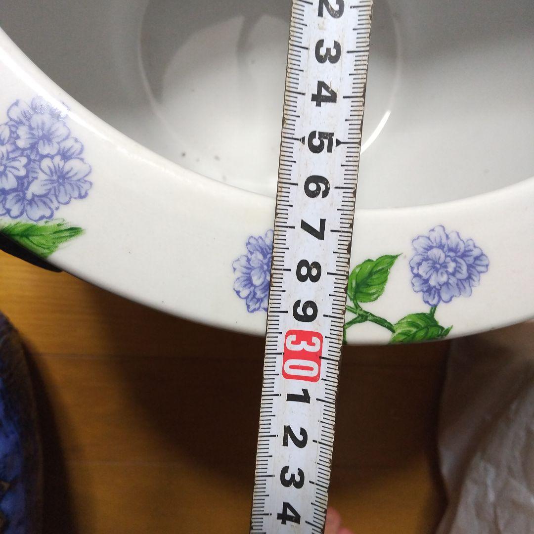 紫陽花の花柄 陶器製、瓶、メダカ鉢、睡蓮鉢、置物、焼物、工芸品、
