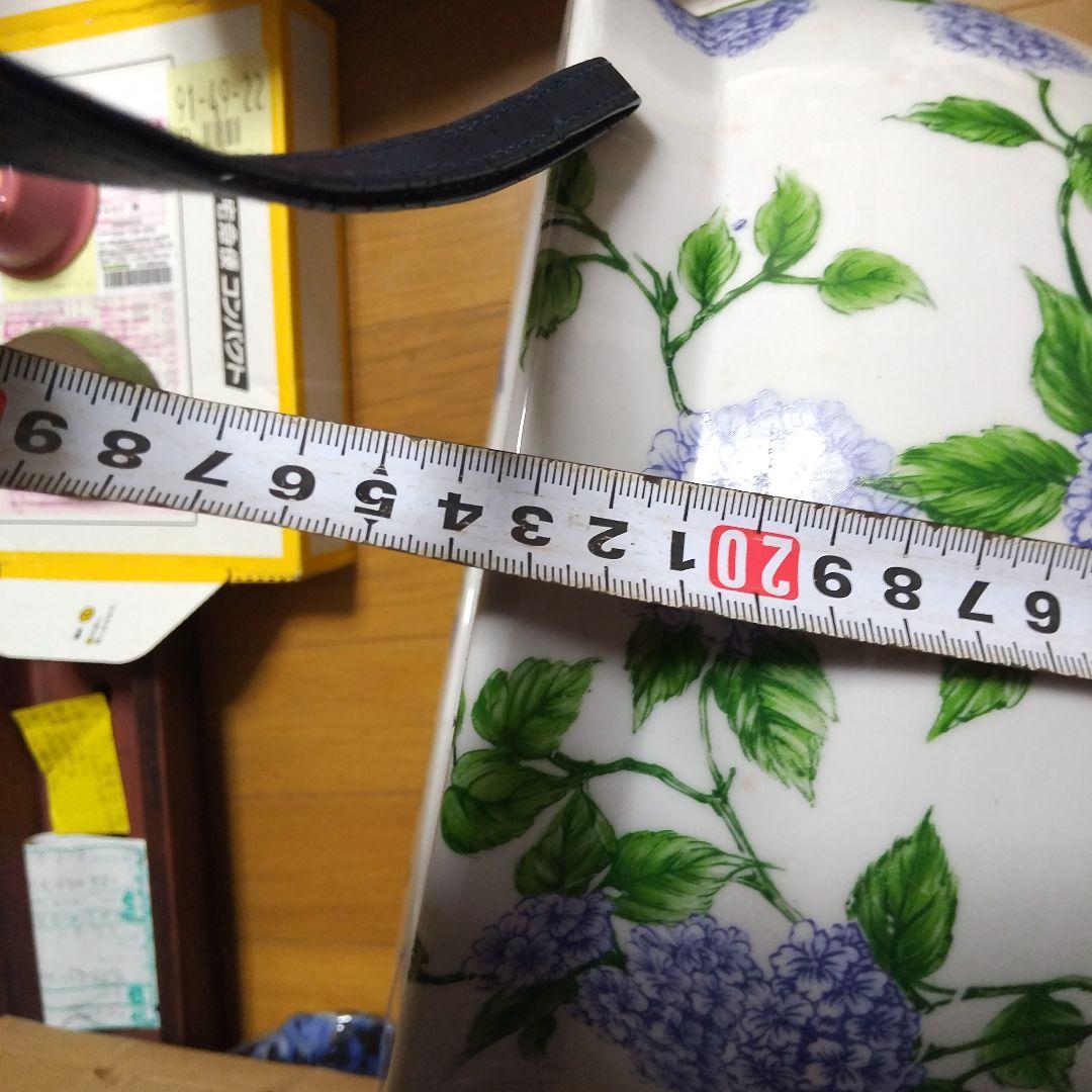 紫陽花の花柄 陶器製、瓶、メダカ鉢、睡蓮鉢、置物、焼物、工芸品、