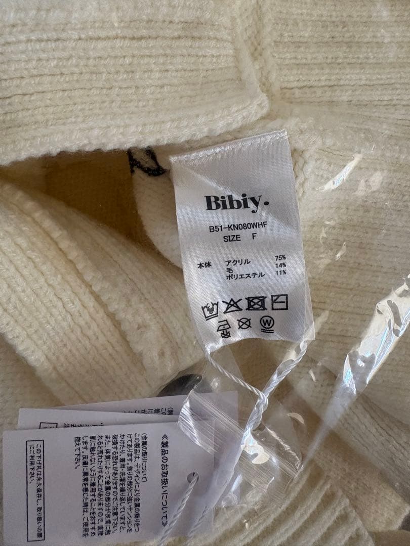 新品未開封タグ付　Bibiy. 刺繍カーディガン