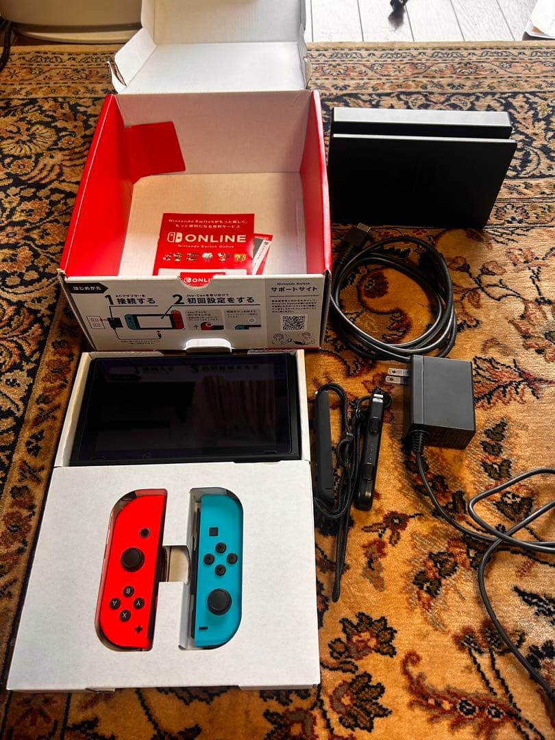【美品】Nintendo Switch 本体 青／赤Joy-Con
