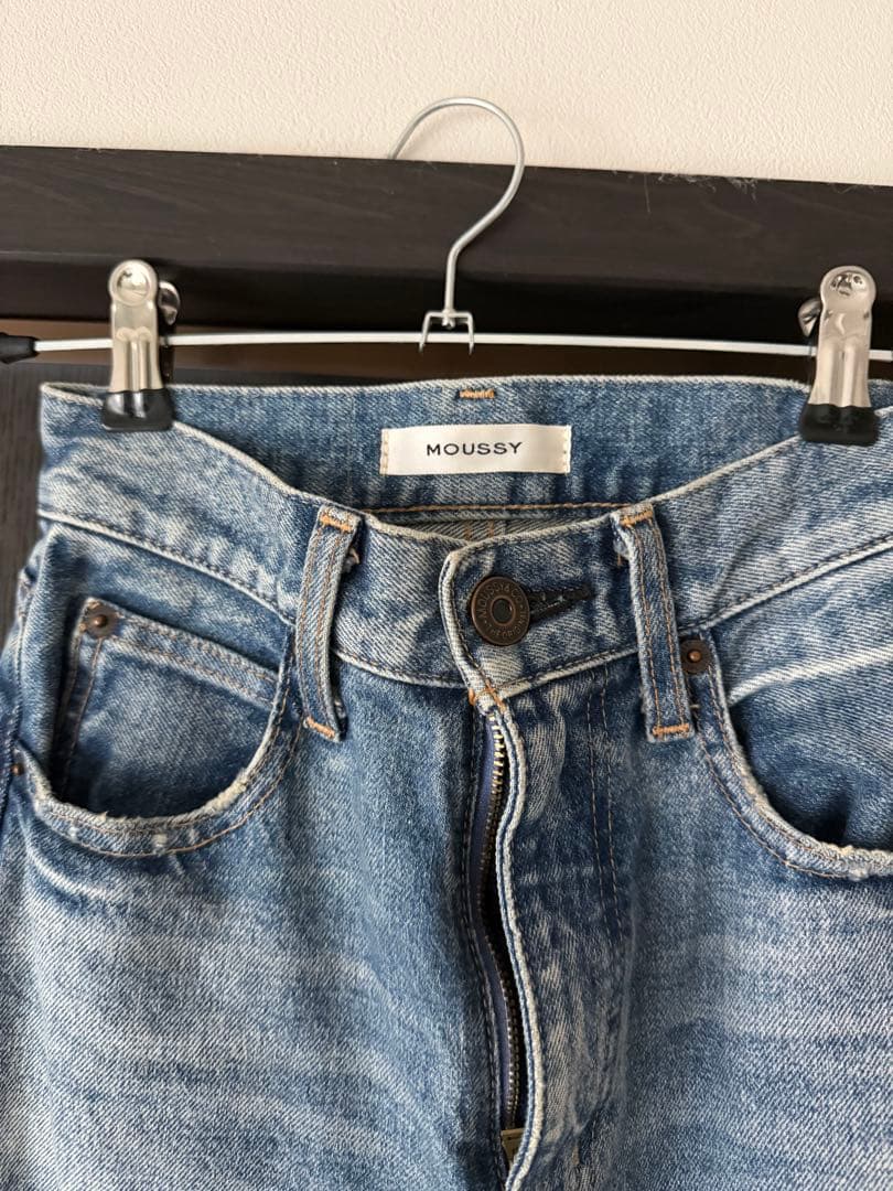 MOUSSY ライトブルーフレアジーンズ