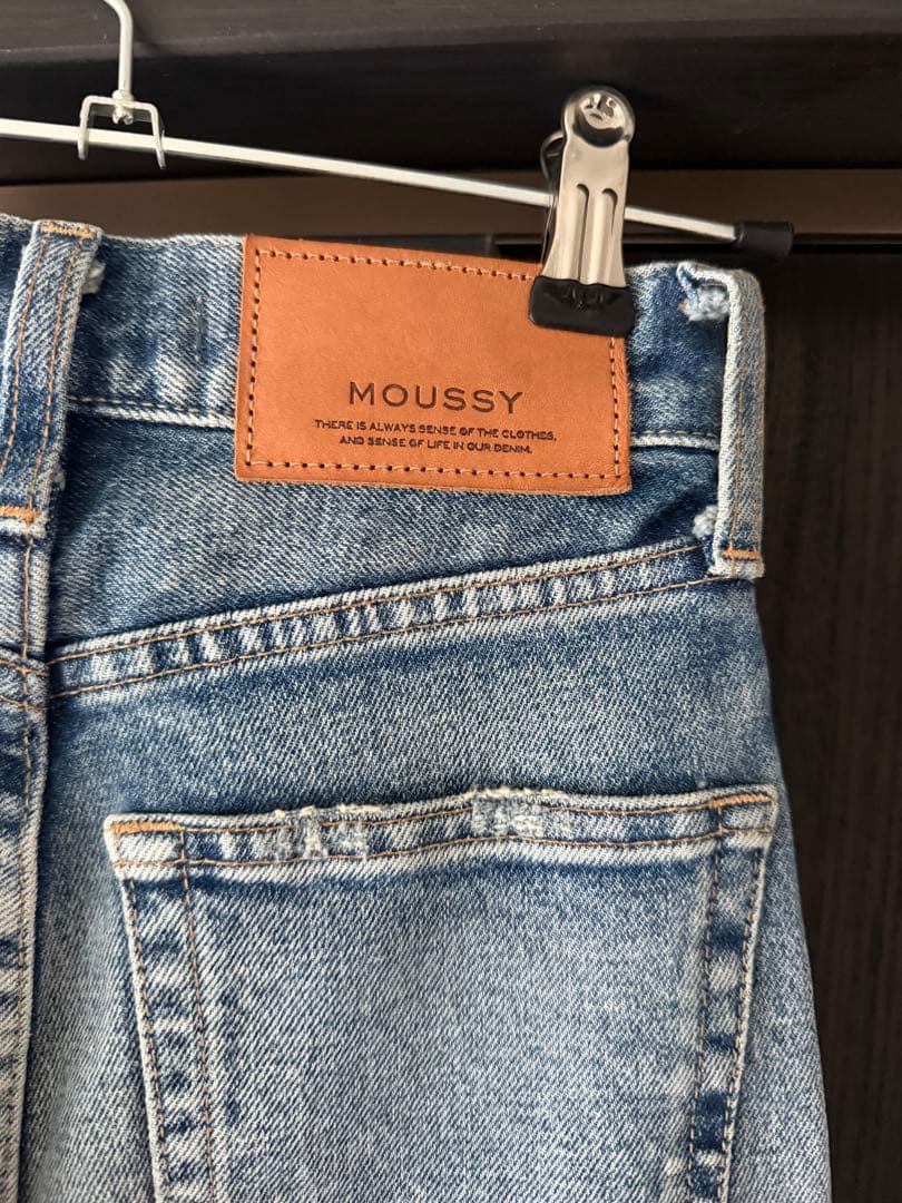 MOUSSY ライトブルーフレアジーンズ