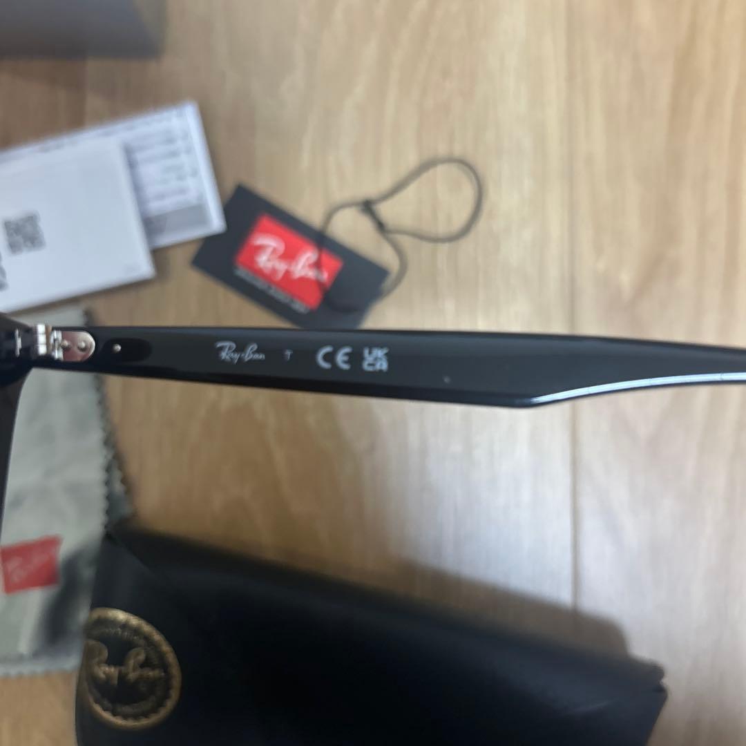 Ray-Ban RB4258Fサングラスブラッククリアグラデーションライトブルー