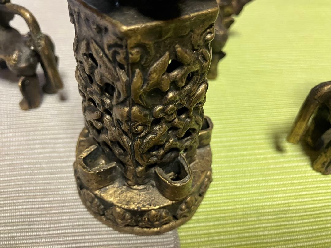 獅子金属製燭台