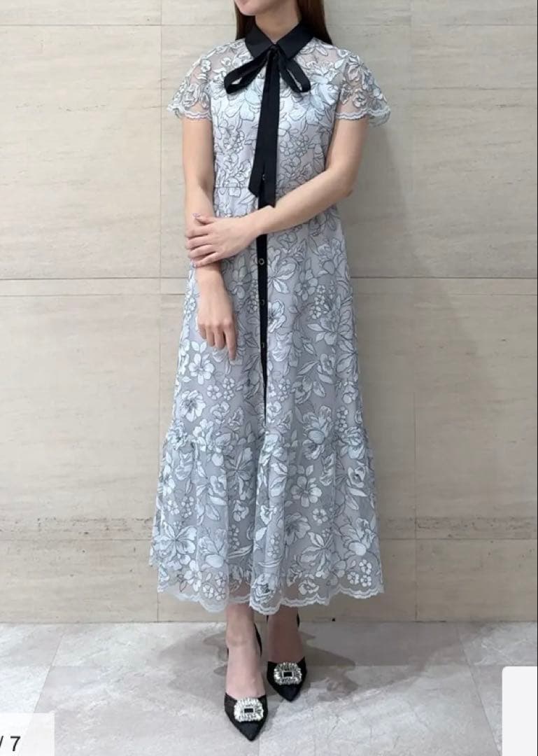 グレースコンチネンタル チュールフラワー刺繍ワンピース サックス 36