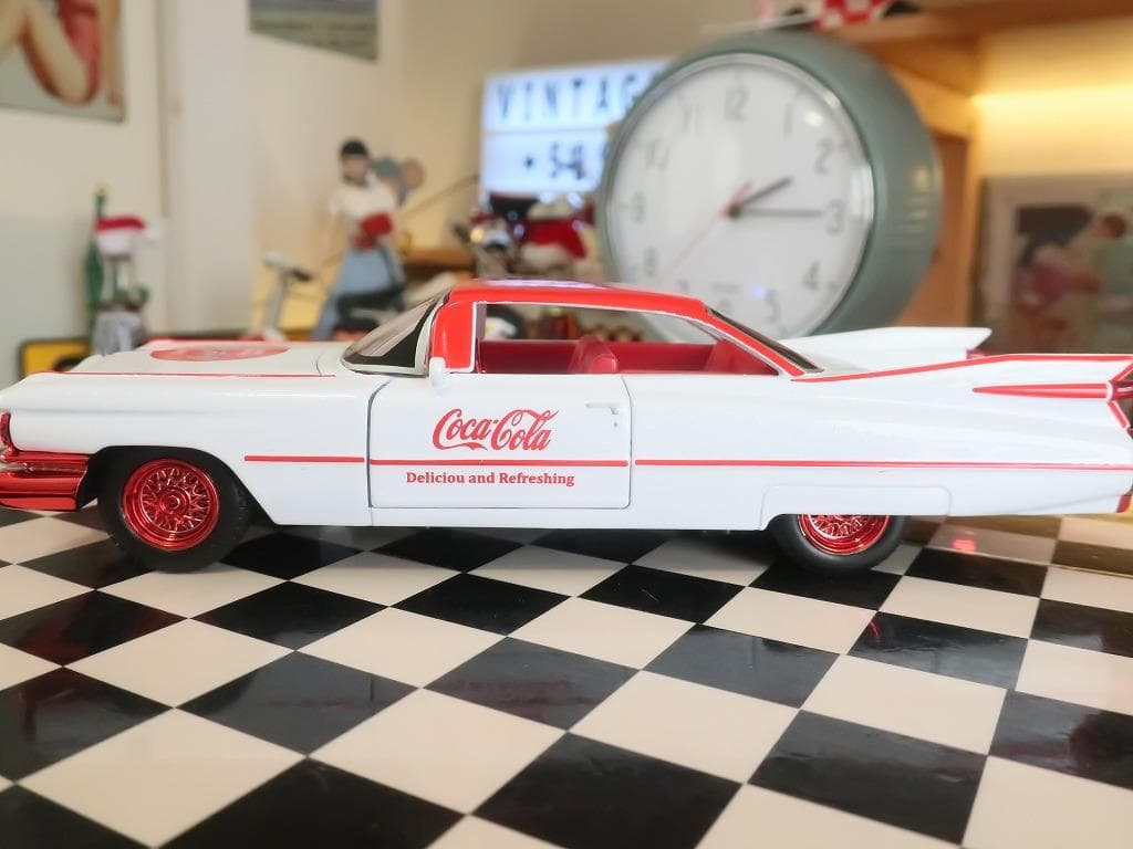 コカコーラ 1959 キャデラック エルドラド ヘッドライト点灯