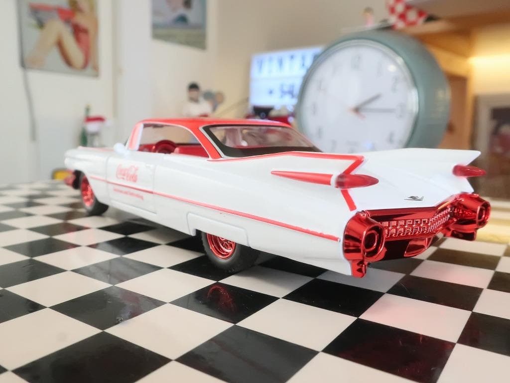 コカコーラ 1959 キャデラック エルドラド ヘッドライト点灯