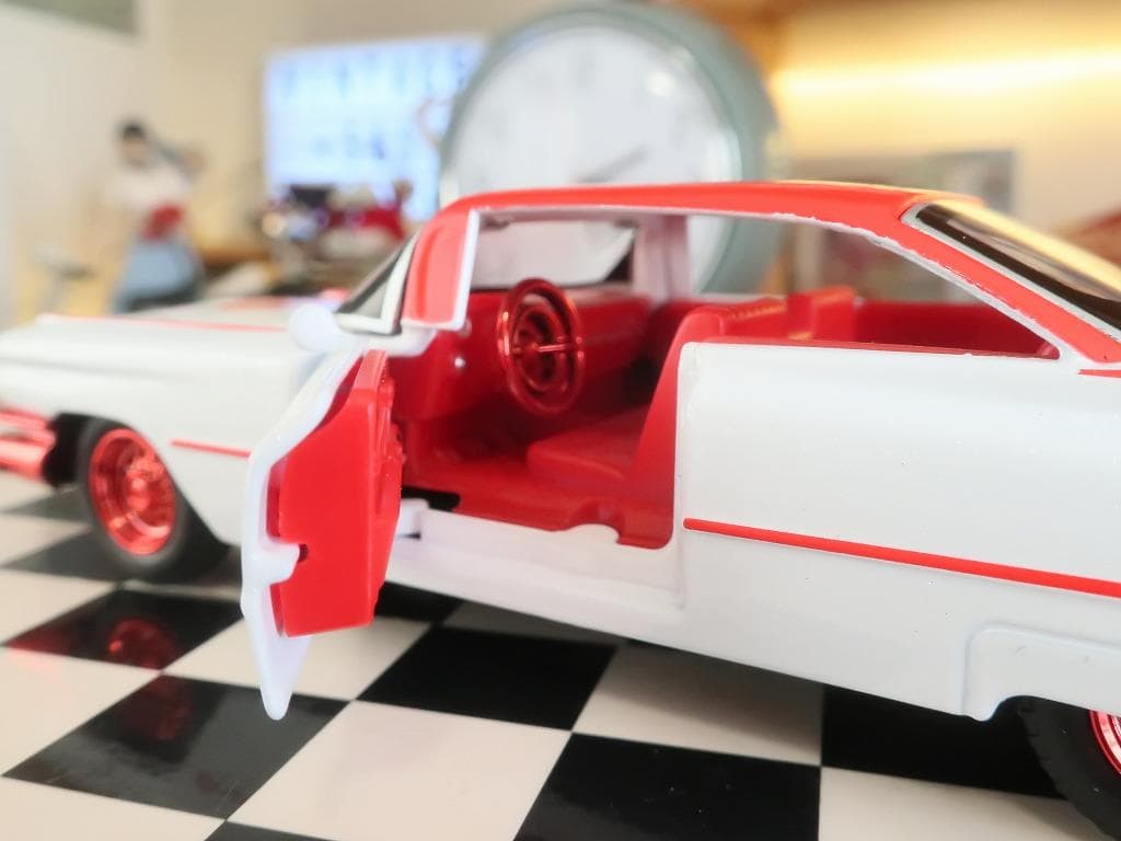コカコーラ 1959 キャデラック エルドラド ヘッドライト点灯