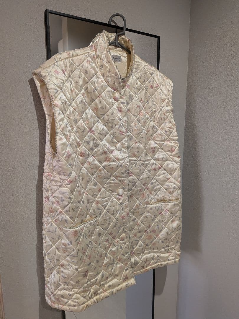 新品未使用品ミラショーン　シルク　キルティング　ベスト絹100%SILK М