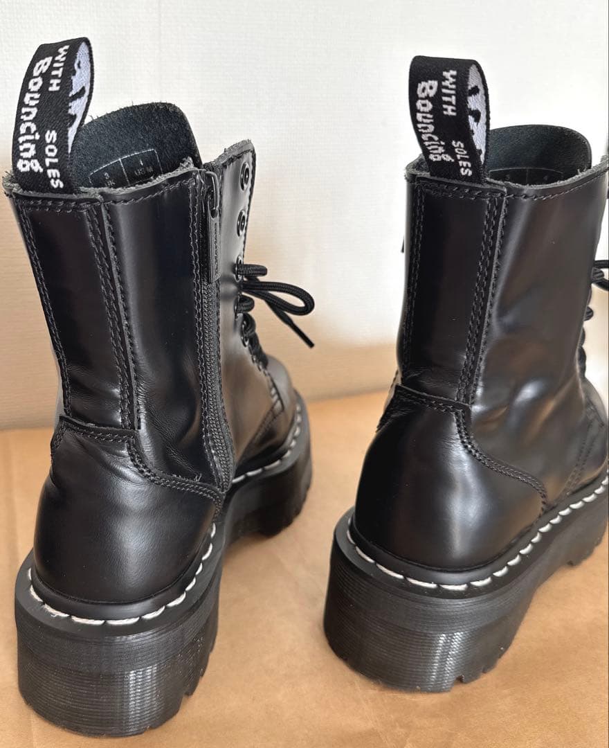 Dr.Martens JADON ホワイトステッチ 8 ホール ブーツ　日本限定