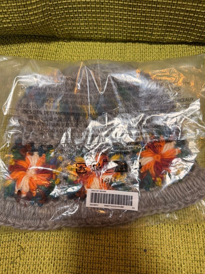 ミ*ー様 Supreme 花柄 ニット帽 グレー