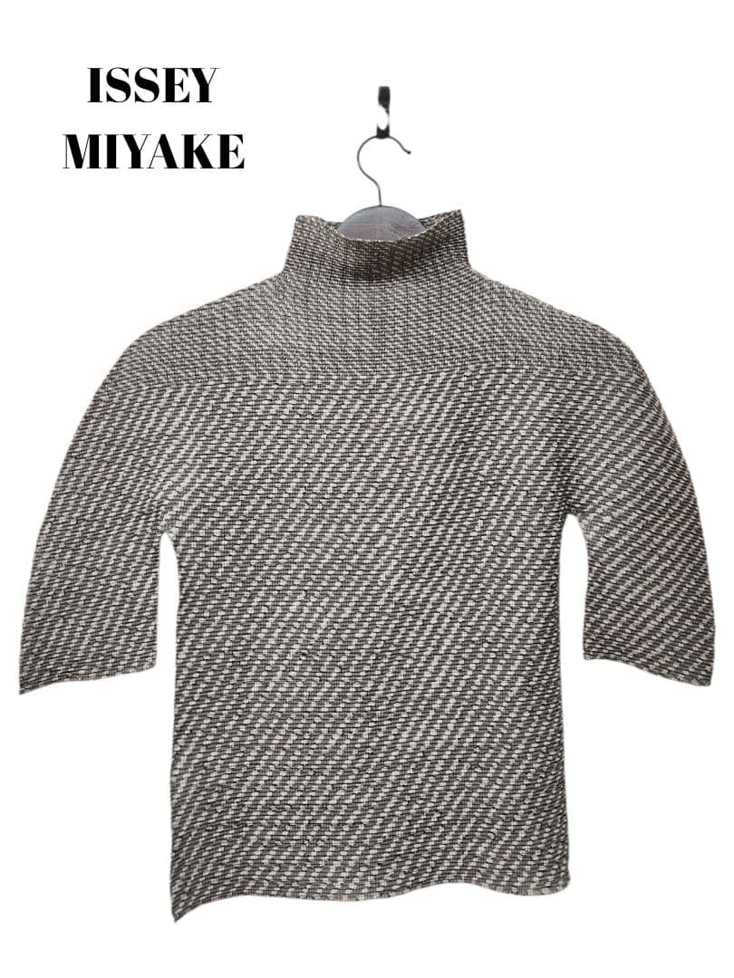 64941　me ISSEY MIYAKE　柄　ハイネック　半袖カットソー