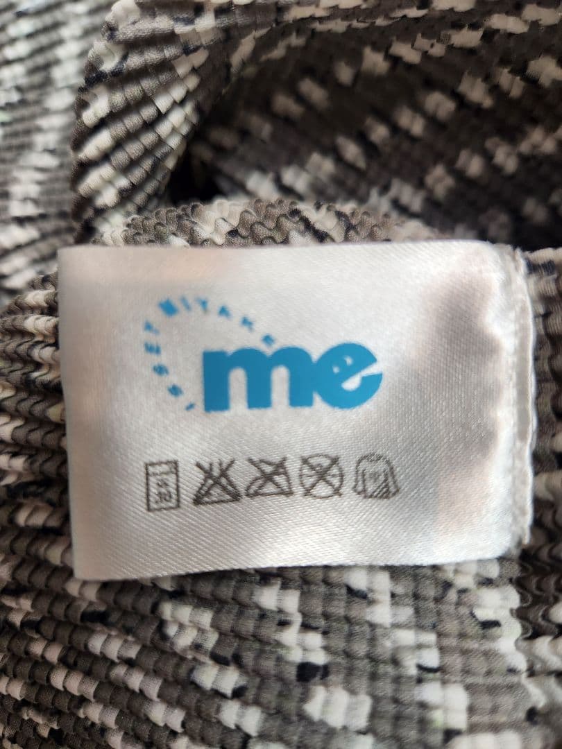 64941　me ISSEY MIYAKE　柄　ハイネック　半袖カットソー