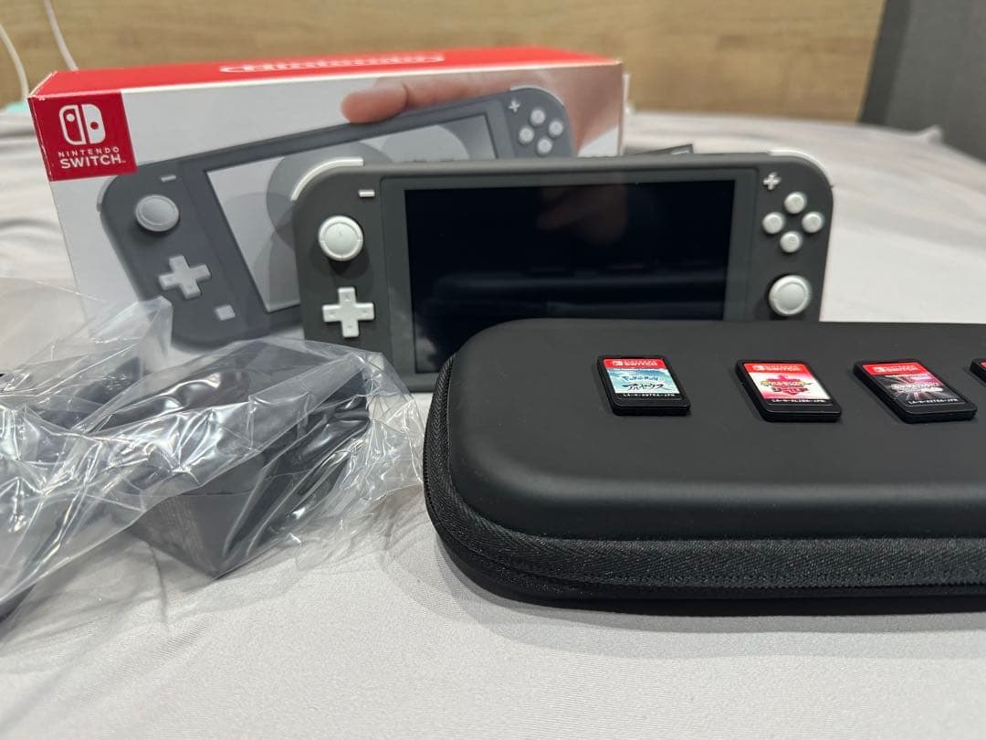 Nintendo Switch Lite グレー 本体美品　ケース＆ソフト付き