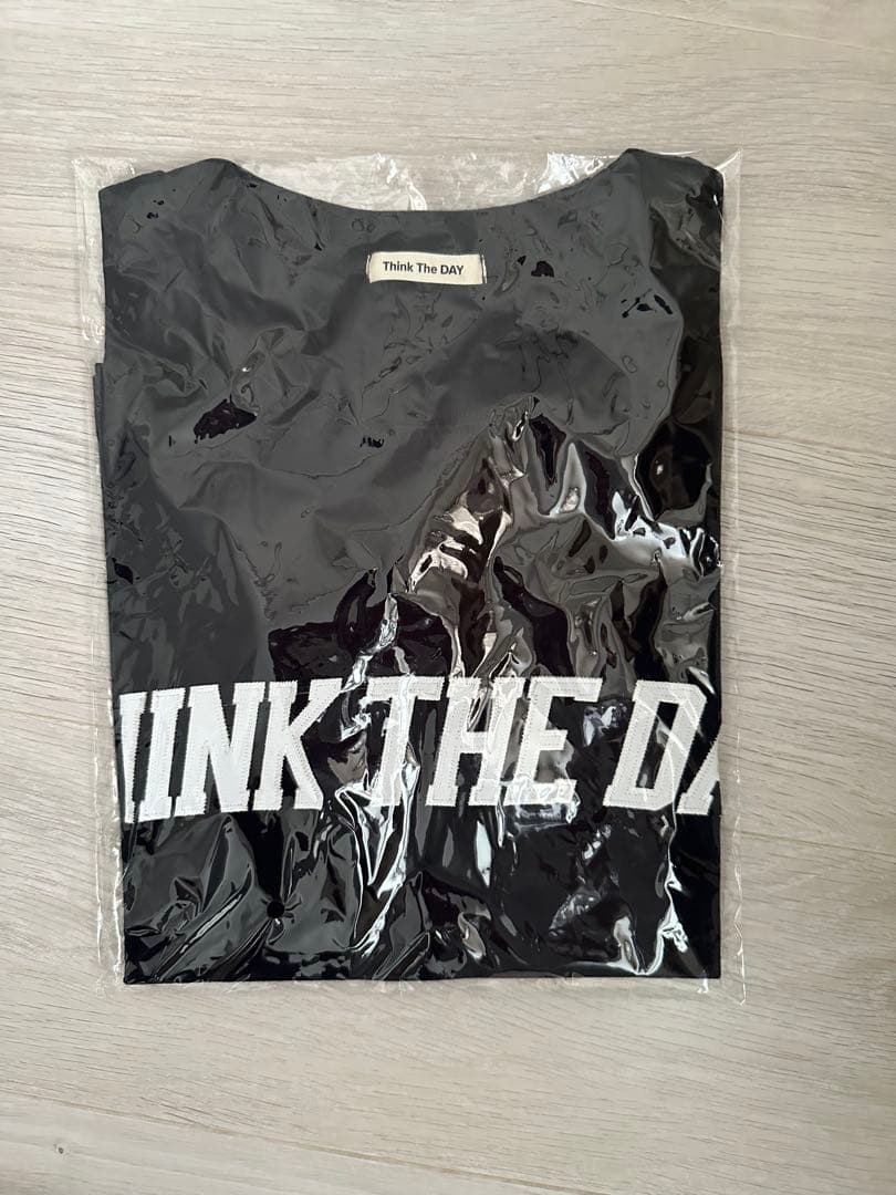 Think The DAY パッチロゴTシャツ ネイビー