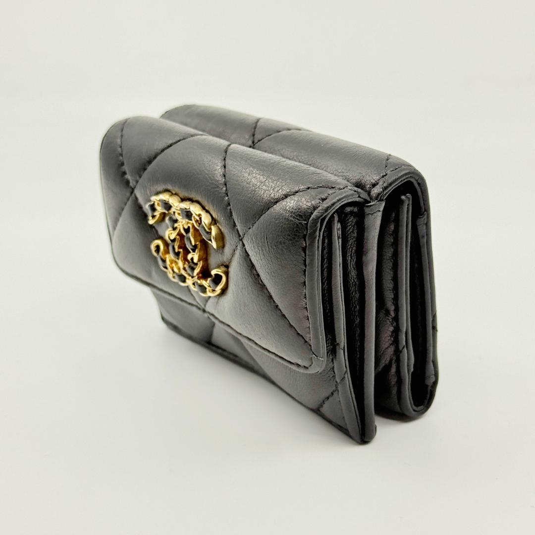 美品 CHANEL シャネル 19 ディズヌフ 三つ折り財布
