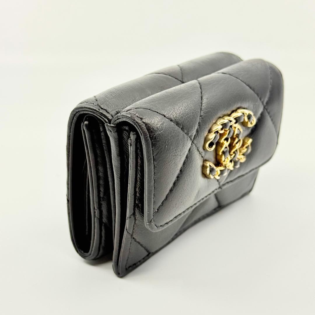 美品 CHANEL シャネル 19 ディズヌフ 三つ折り財布
