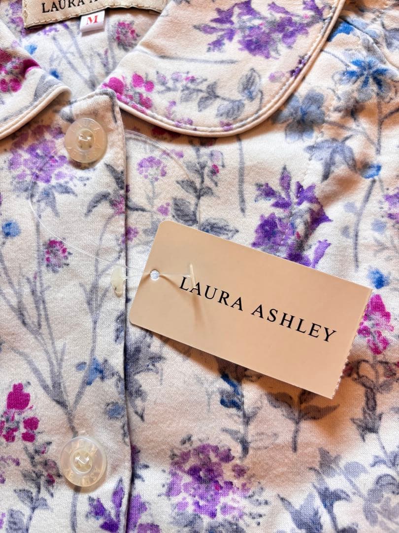 新品タグ付き　LAURA ASHLEY ローラアシュレイ　パジャマ　Mサイズ