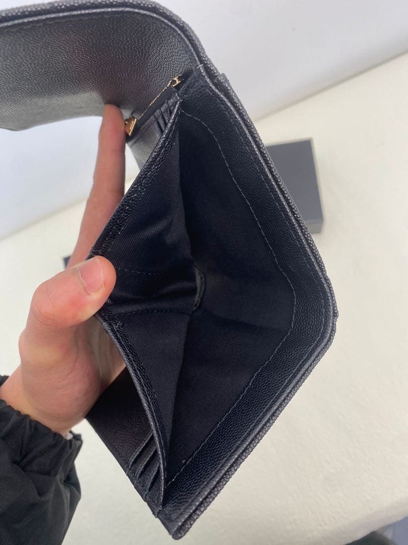 YSL ブラックレザー 二つ折り財布