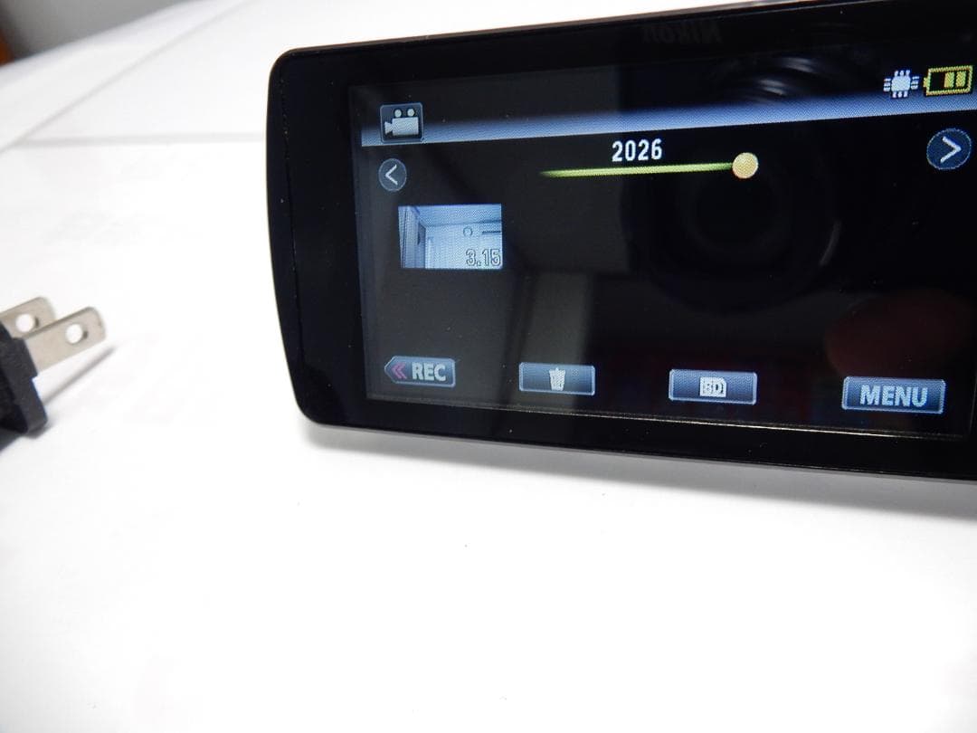 希少　動作品　大人気　JVCビクターエブリオ ビデオカメラ GZ-E220