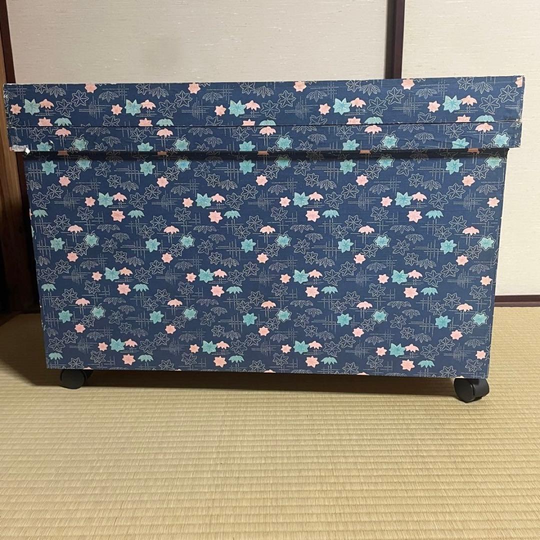 ★ 茶箱1　大　和紙張り　昭和レトロ　キャスター付き　押入れ収納
