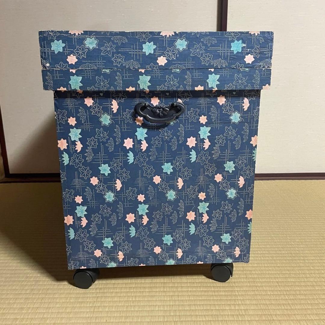 ★ 茶箱1　大　和紙張り　昭和レトロ　キャスター付き　押入れ収納