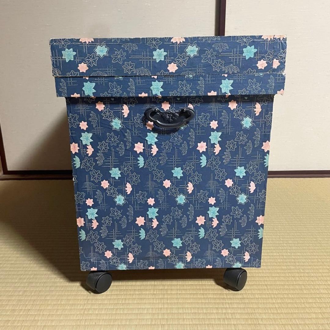 ★ 茶箱1　大　和紙張り　昭和レトロ　キャスター付き　押入れ収納