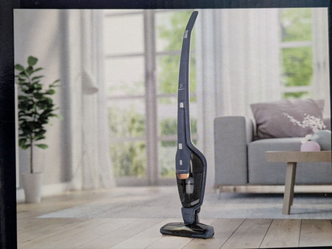 【新品未使用品】Electrolux スティッククリーナー ZB3513DB