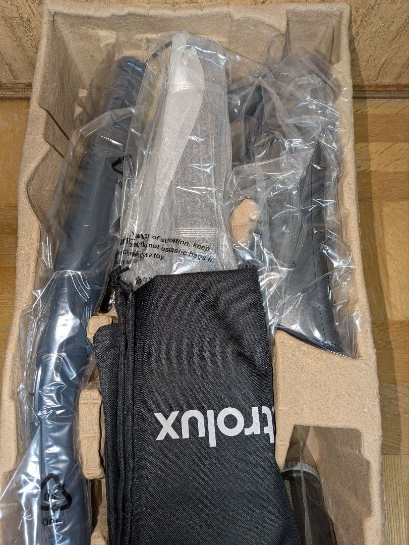 【新品未使用品】Electrolux スティッククリーナー ZB3513DB