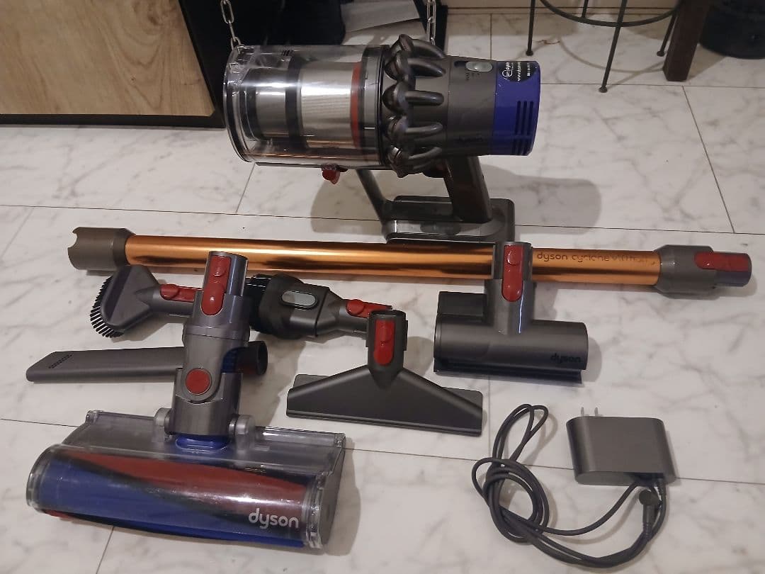 M*屋様 Dyson V10 Fluffy 動作品 付属品多数 純正ヘッド付