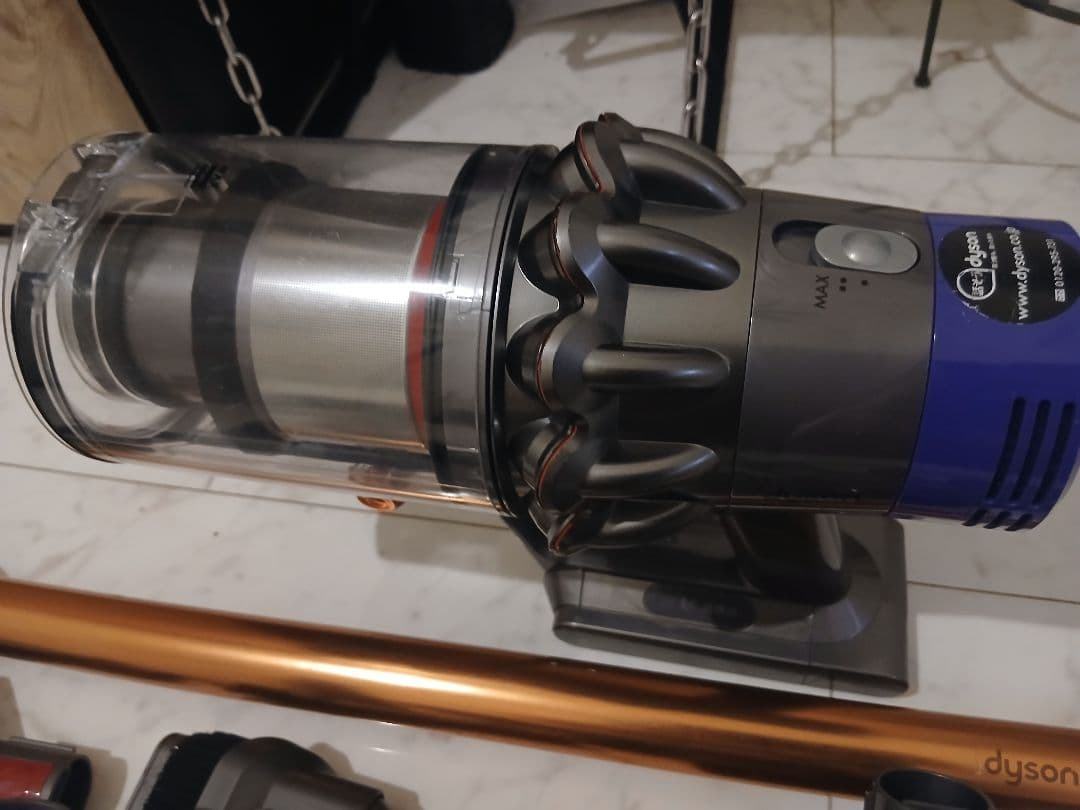 M*屋様 Dyson V10 Fluffy 動作品 付属品多数 純正ヘッド付