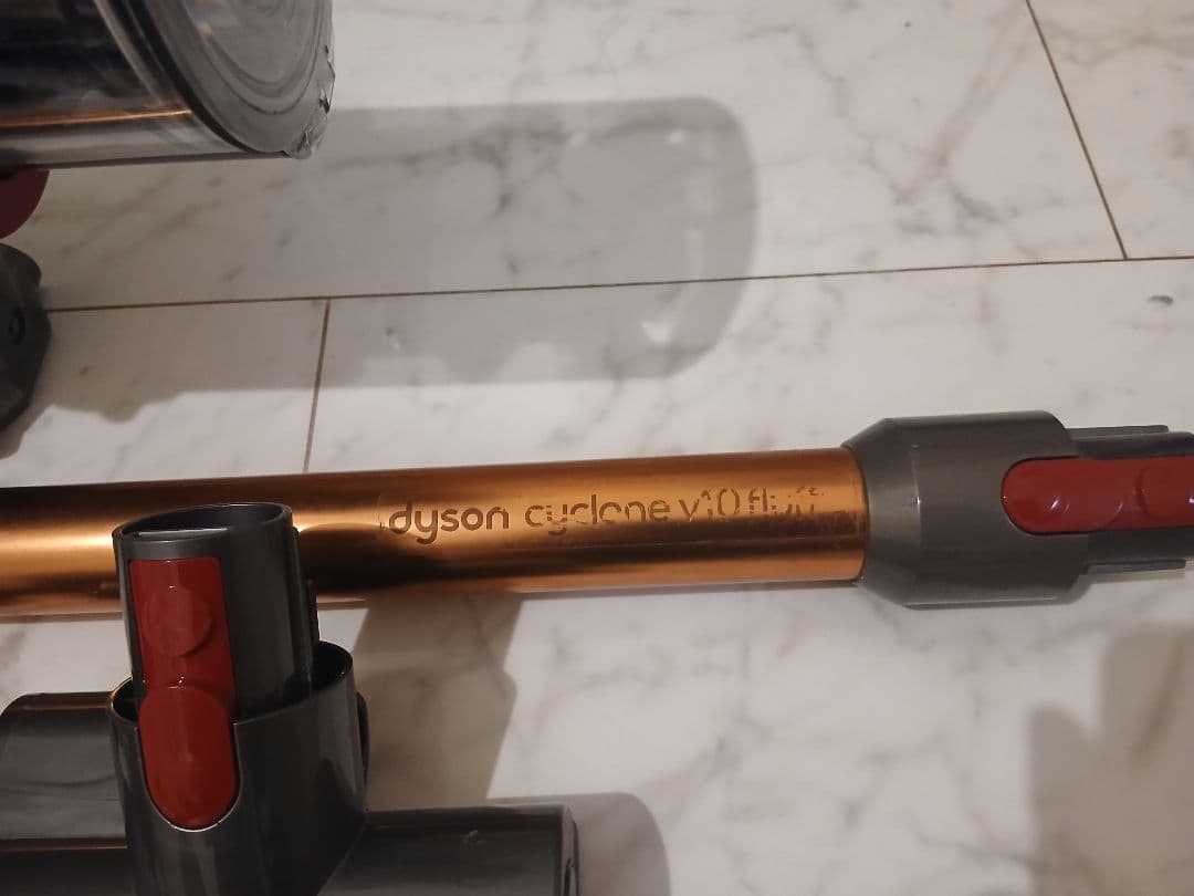 M*屋様 Dyson V10 Fluffy 動作品 付属品多数 純正ヘッド付