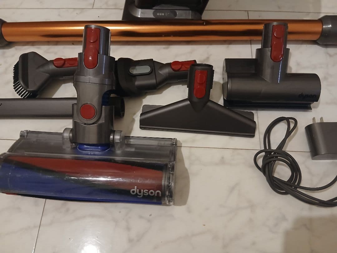 M*屋様 Dyson V10 Fluffy 動作品 付属品多数 純正ヘッド付