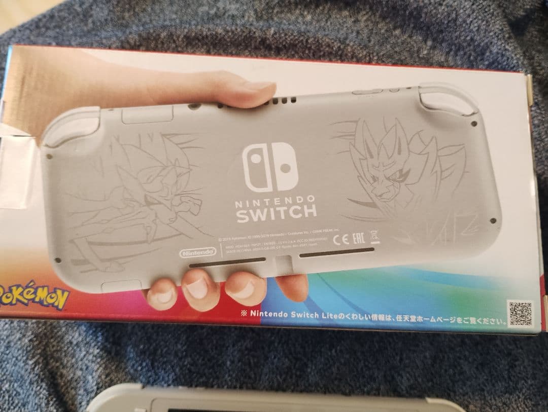 Nintendo Switch Lite 剣盾モデル