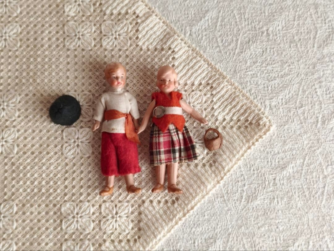 【✳︎toto✳︎さま】antique dolls ❀ 帽子もついた２人のセット