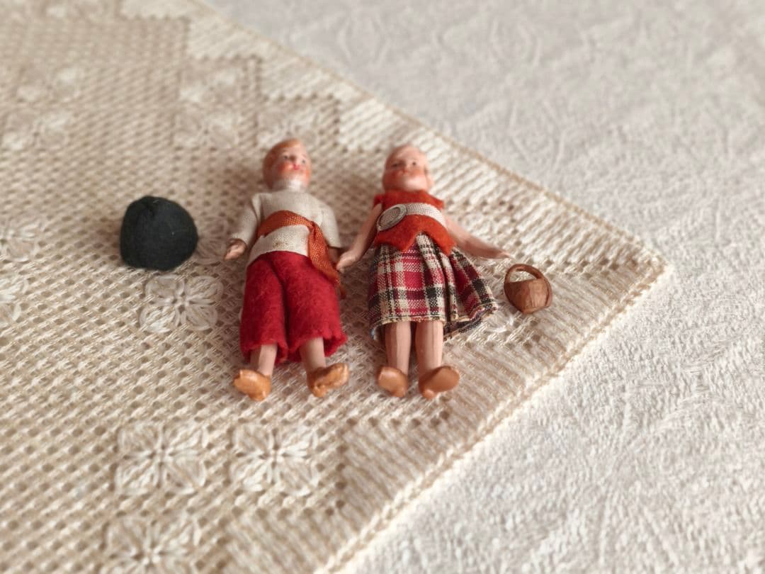 【✳︎toto✳︎さま】antique dolls ❀ 帽子もついた２人のセット