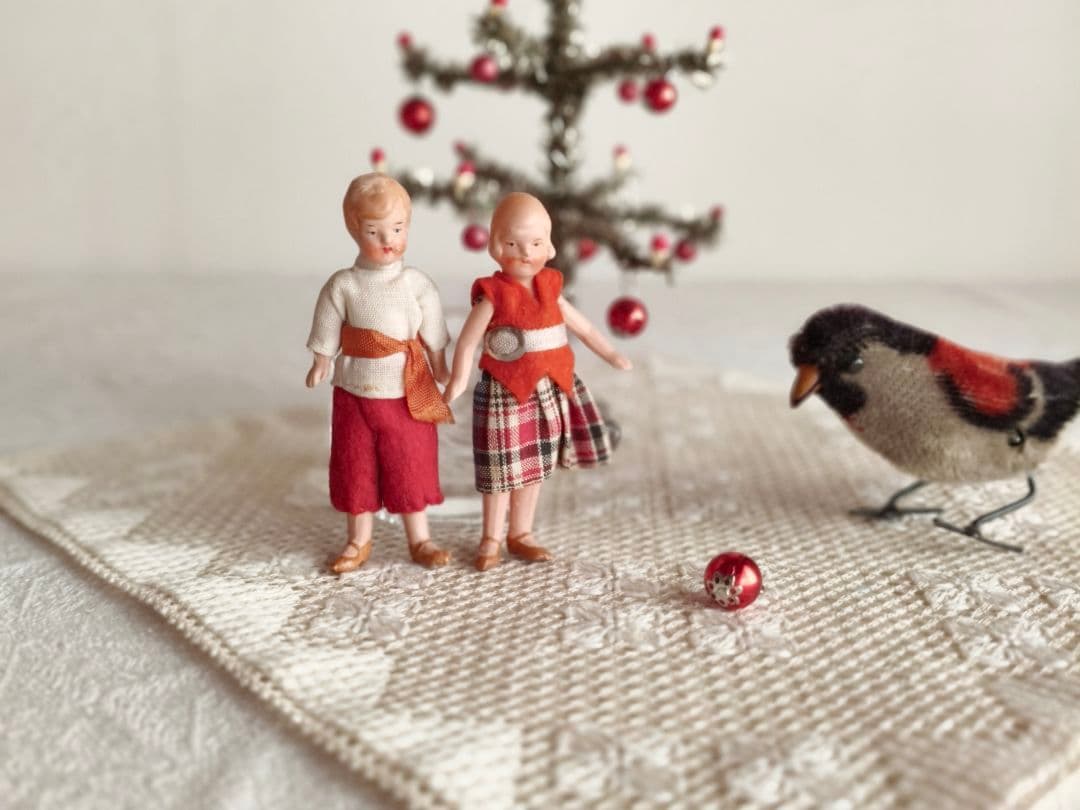 【✳︎toto✳︎さま】antique dolls ❀ 帽子もついた２人のセット