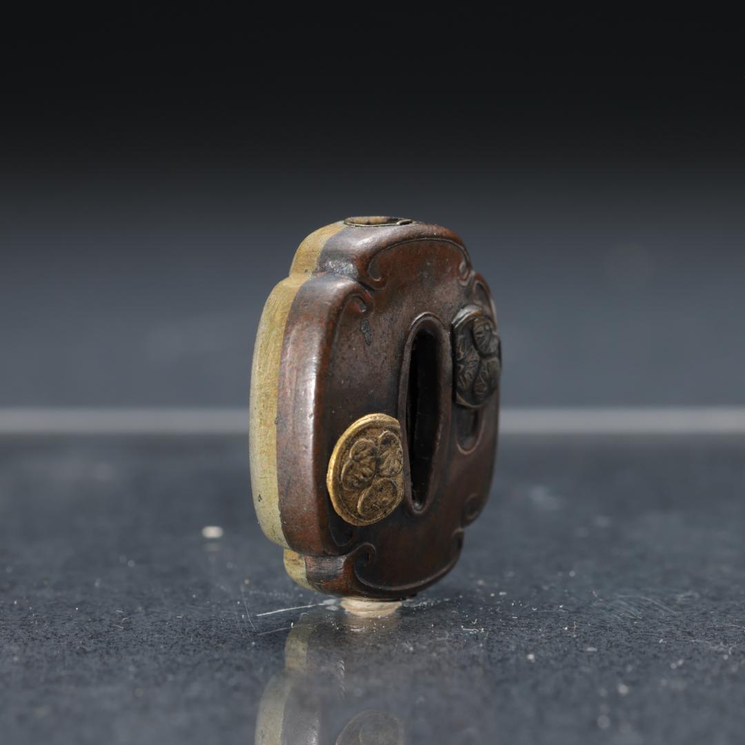 緒締め玉　鐔形　葵図　金属製　骨董　胴乱　印籠　R1453
