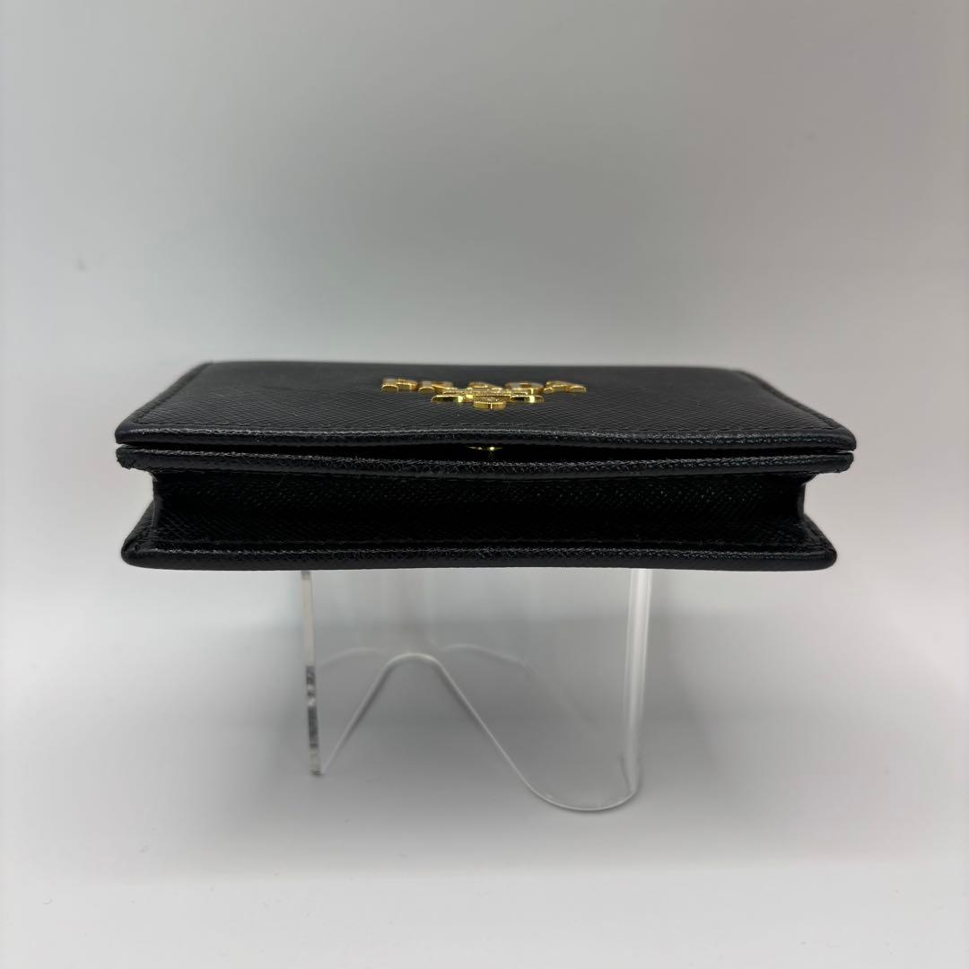 PRADA カードケース　名刺入れ　ブラック　サフィアーノ　メタル　ロゴ　金