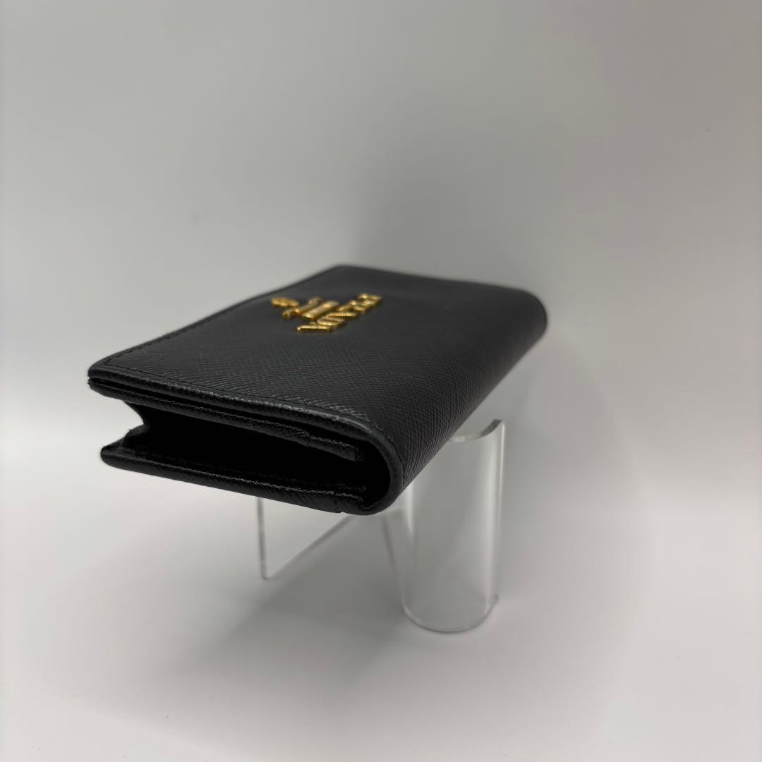 PRADA カードケース　名刺入れ　ブラック　サフィアーノ　メタル　ロゴ　金