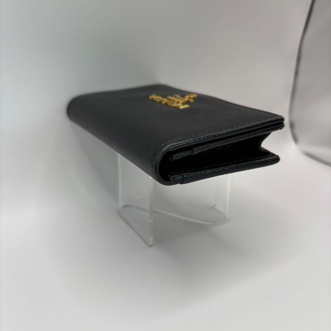 PRADA カードケース　名刺入れ　ブラック　サフィアーノ　メタル　ロゴ　金