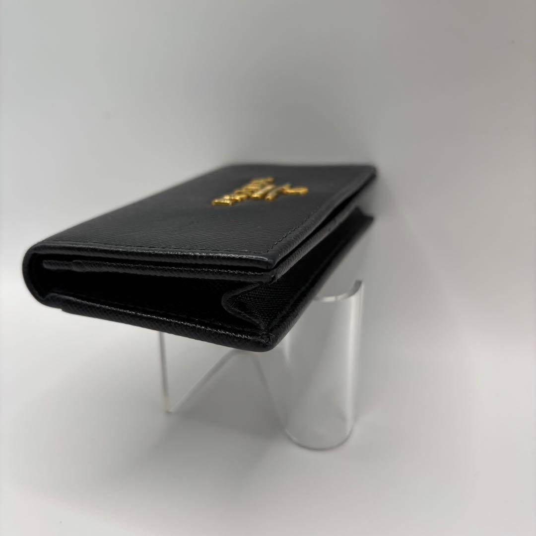 PRADA カードケース　名刺入れ　ブラック　サフィアーノ　メタル　ロゴ　金