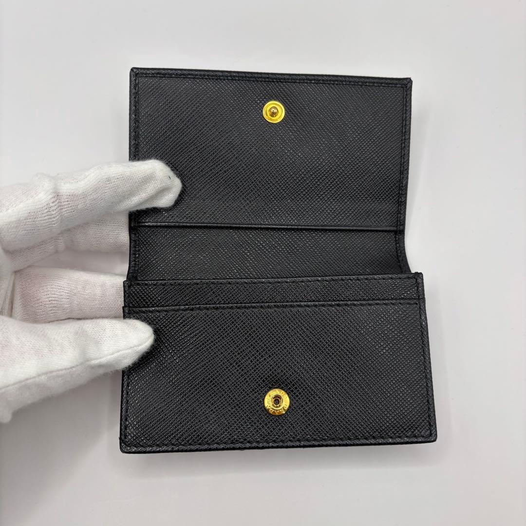 PRADA カードケース　名刺入れ　ブラック　サフィアーノ　メタル　ロゴ　金