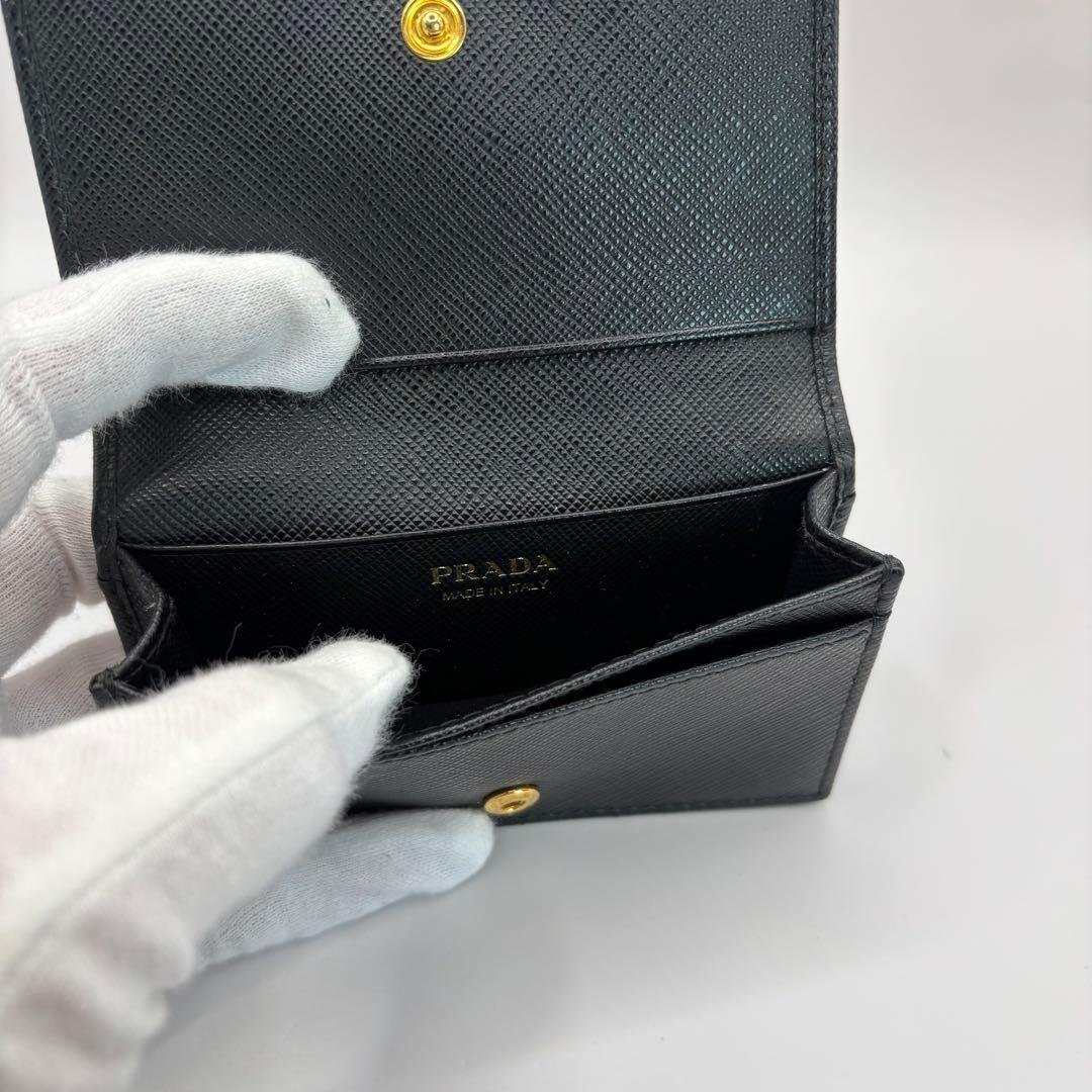 PRADA カードケース　名刺入れ　ブラック　サフィアーノ　メタル　ロゴ　金