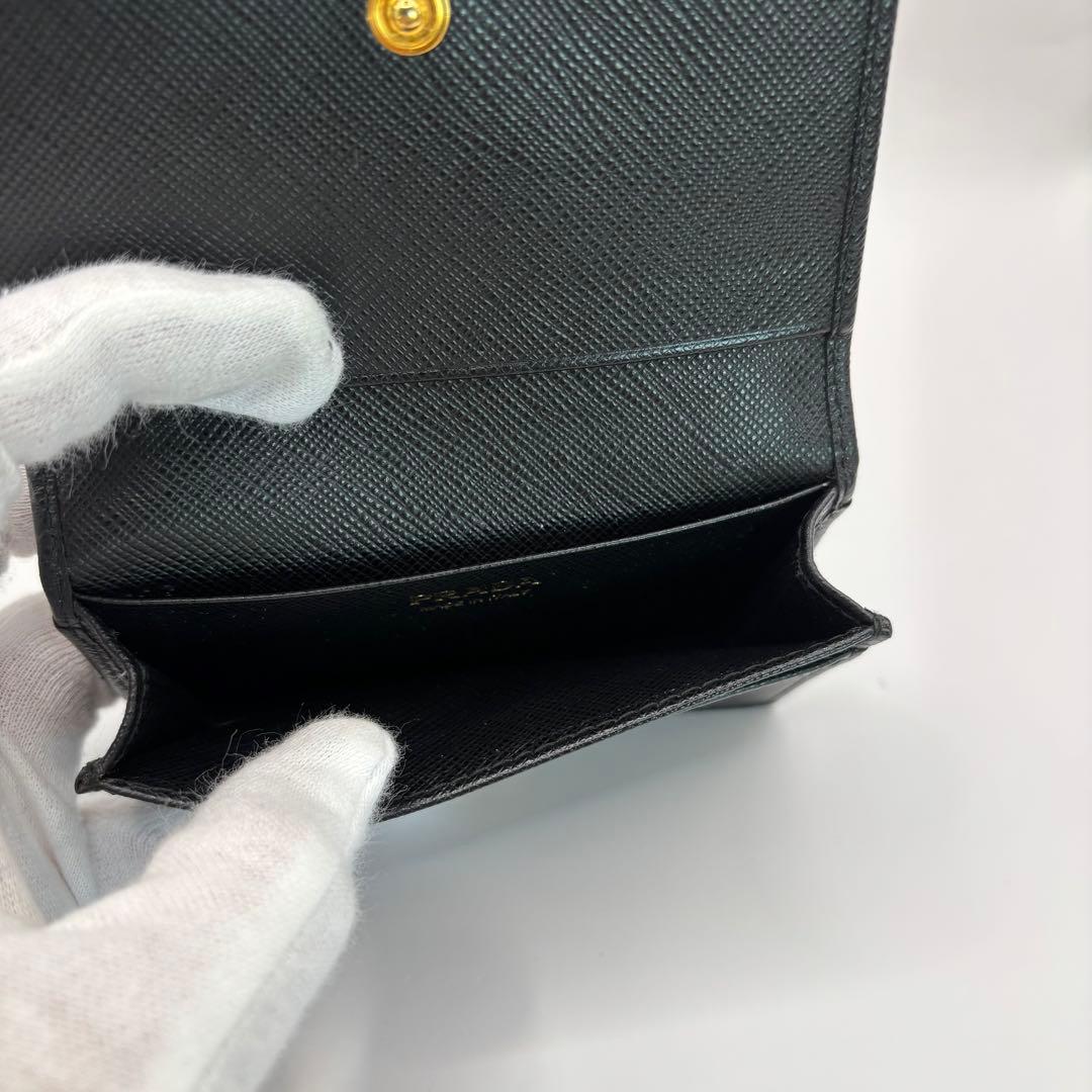 PRADA カードケース　名刺入れ　ブラック　サフィアーノ　メタル　ロゴ　金