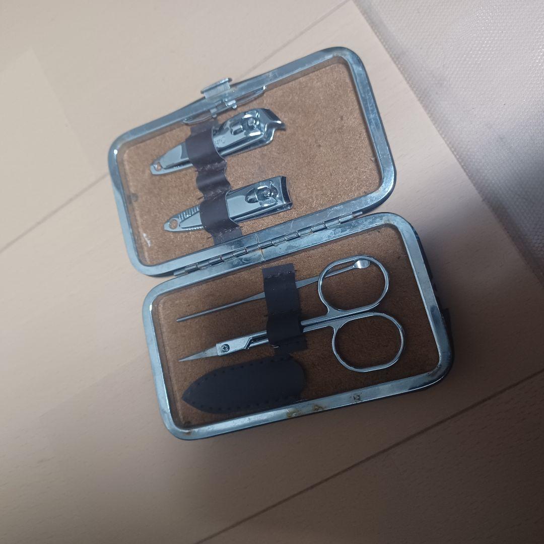Louis Vuitton ネイルケアセット　モノグラム　マルチカラー