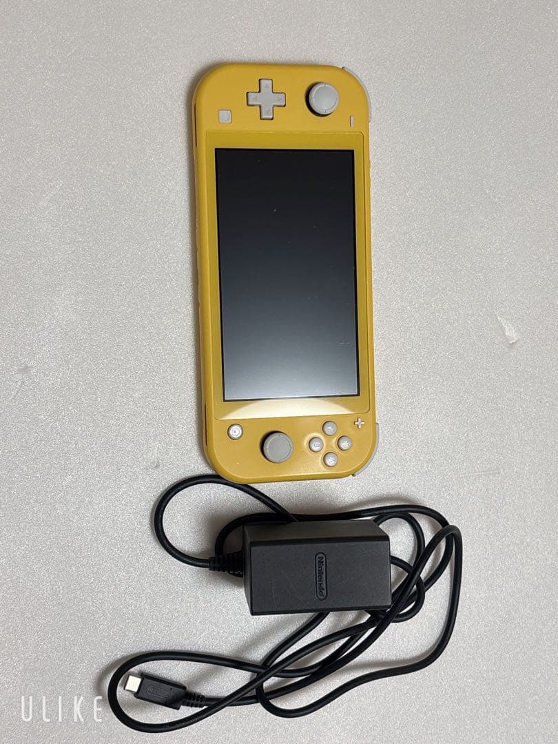 Nintendo Switch Lite イエロー 充電器付き 美品♥️