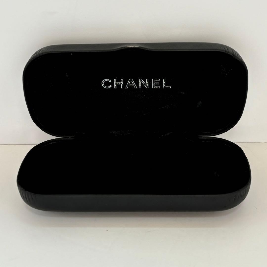 【ショー】CHANEL オーバル型サングラス ブラック