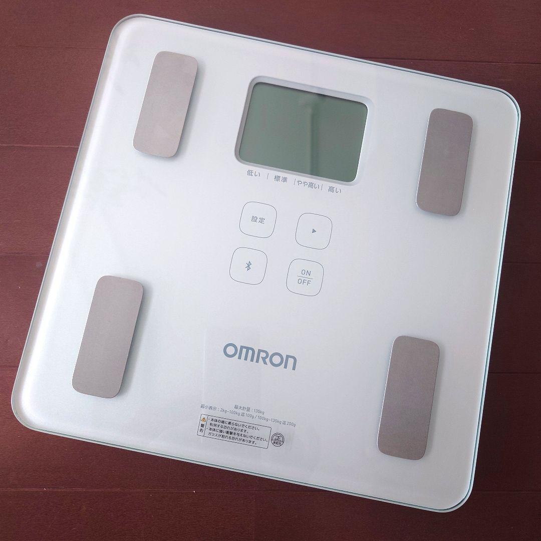 【柳澤寧季】オムロン 体重計 OMRON HBF-228T