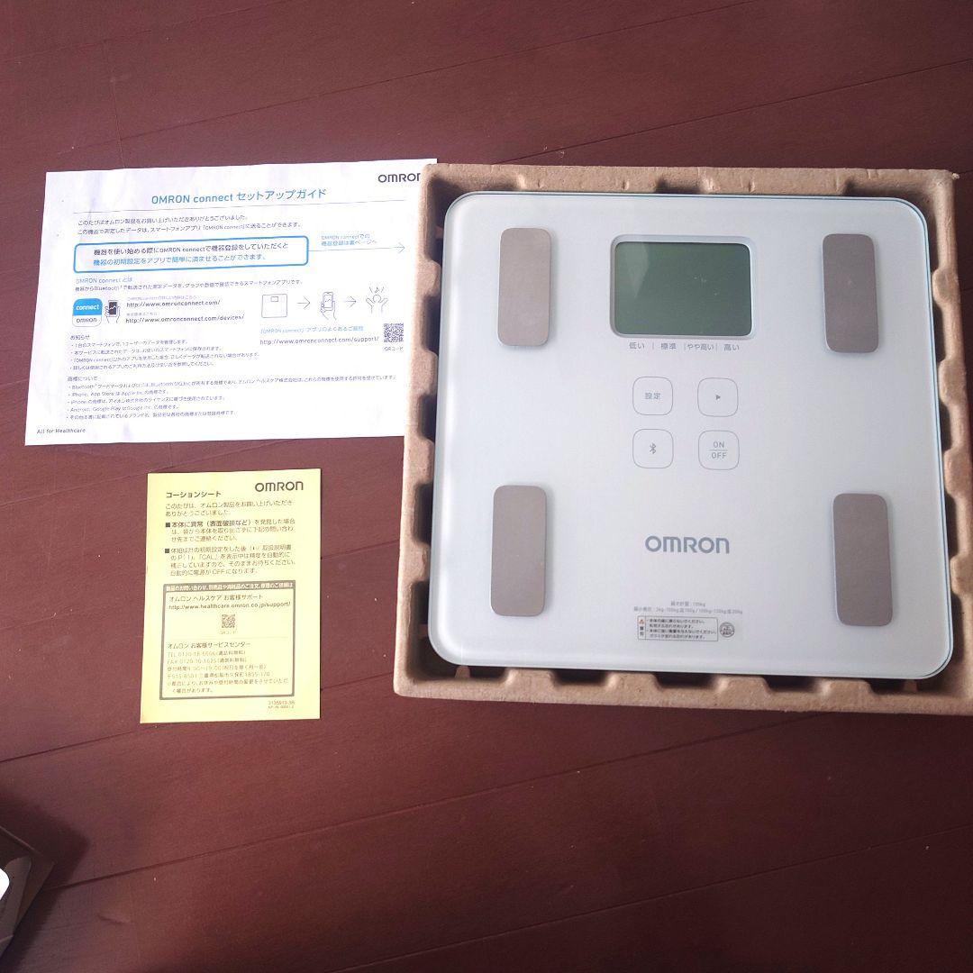 【柳澤寧季】オムロン 体重計 OMRON HBF-228T